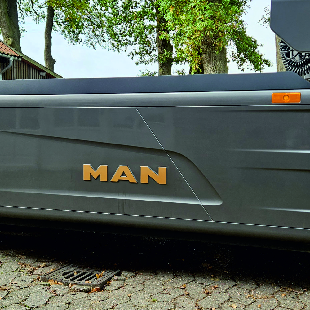 Buchstaben Aufkleber MAN Seitenverkleidung